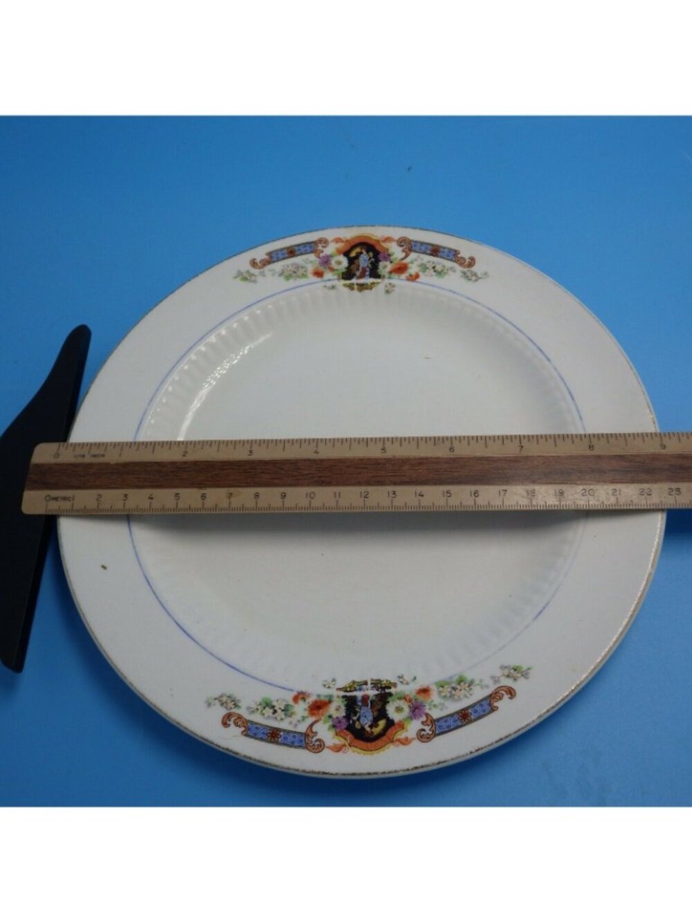 Bellview Dinner Plate Woman with Parasol 9 inch vintage - Picture 3 of 6